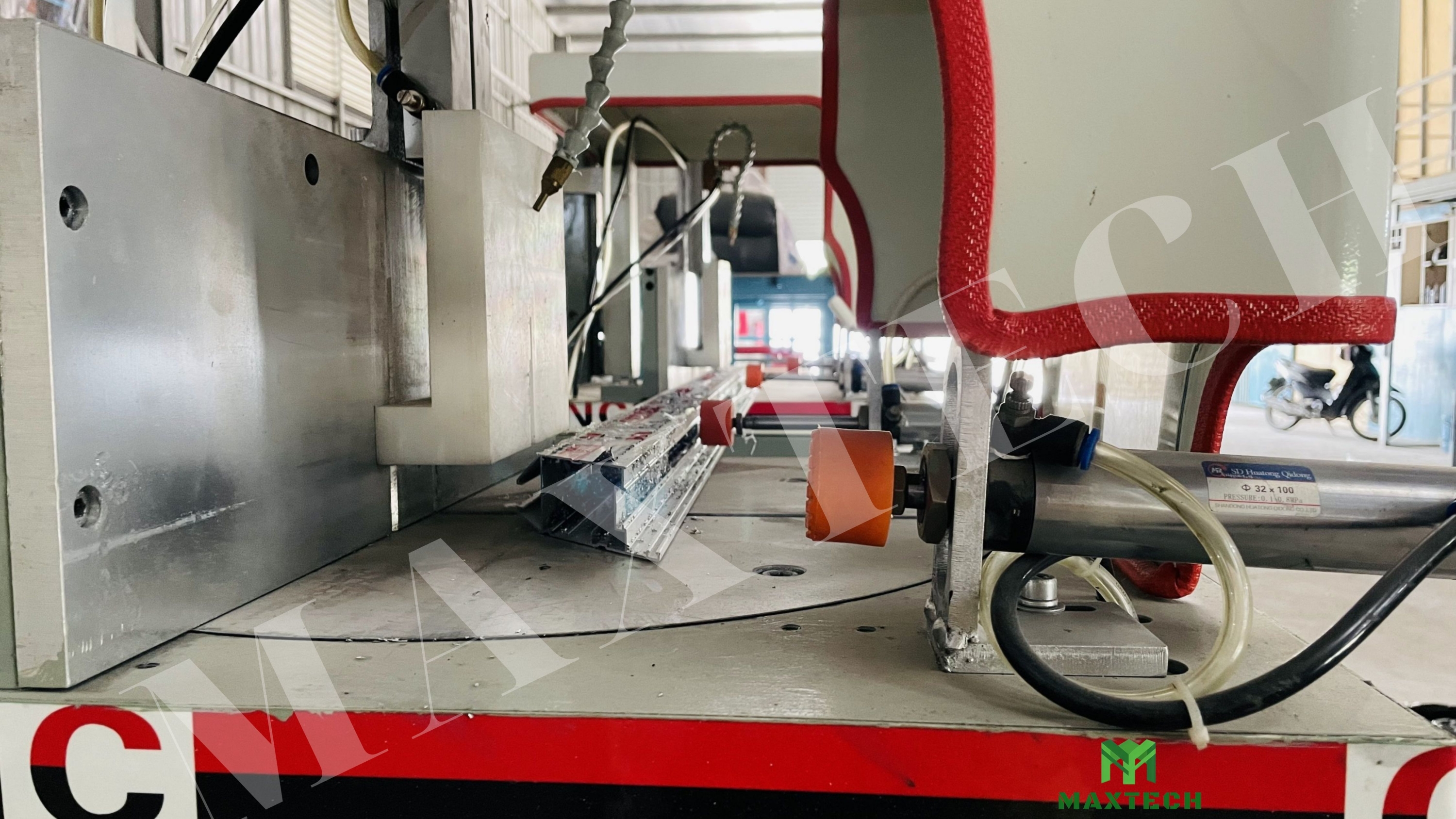 MÁY CẮT NHÔM 2 ĐẦU LƯỠI 500 MÂM XOAY